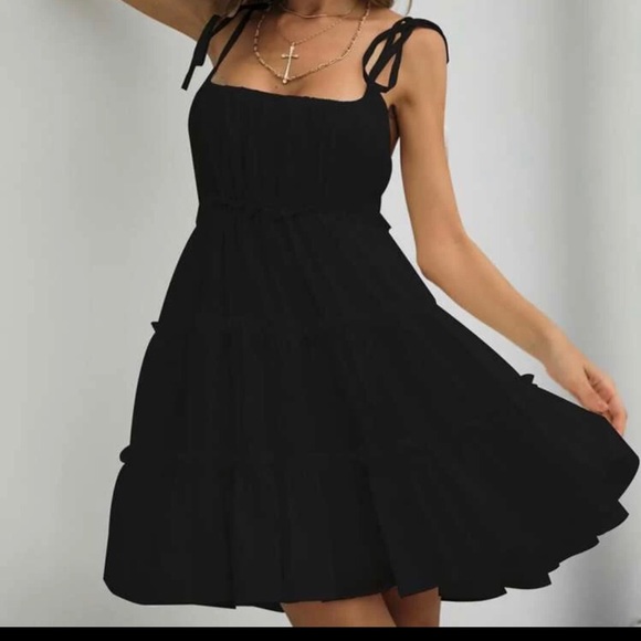 Little black dress with knot straps - Picture 4 of 5